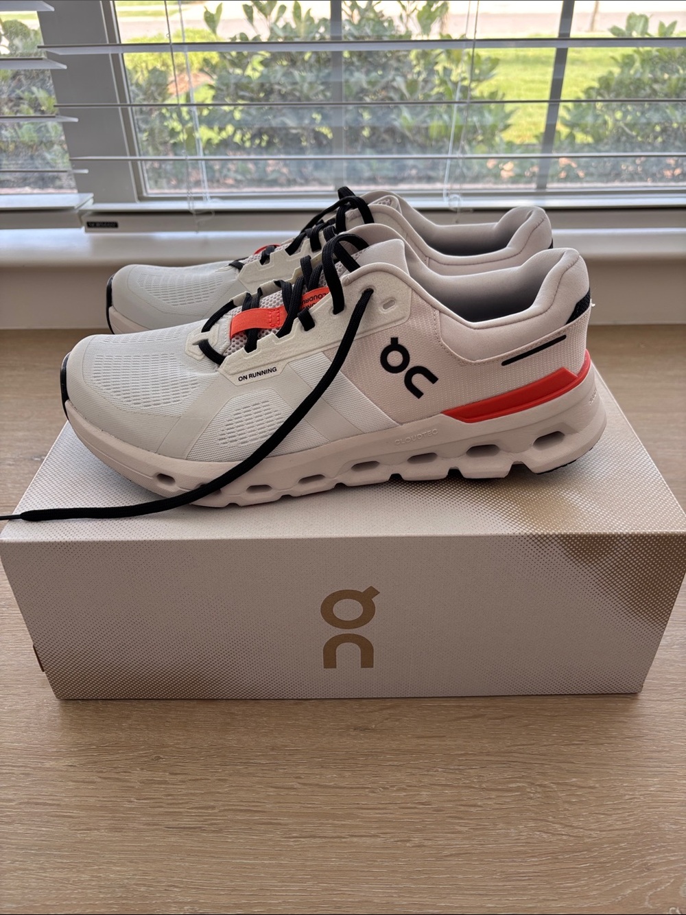 LIKE NEW On Running Cloudrunner 2
